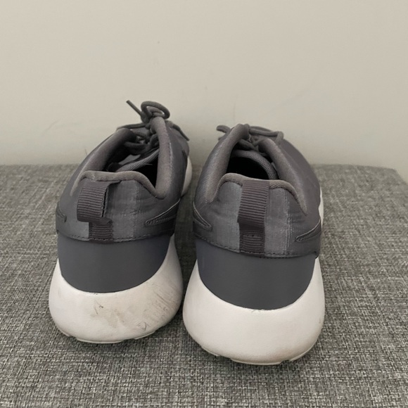 Gorgeous Satin Nike Roshe - Picture 3 of 6